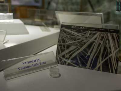 La �vurroite� invece, che deve la sua denominazione al professor Filippo Vurro, si � formata intorno alle fumarole del Gran Cratere della Fossa dell�isola di Vulcano